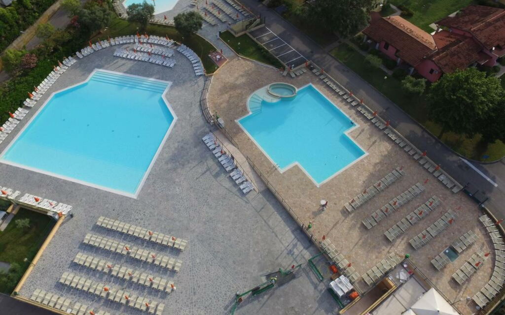 Villaggio Colombare: villaggio-colombare-sirmione-mutliproprieta-piscina