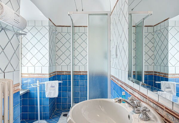 Palazzo Villa Dei Nobili: palazzo-villa-dei-nobili-santa-agata-sui-due-golfi-villa-bagno