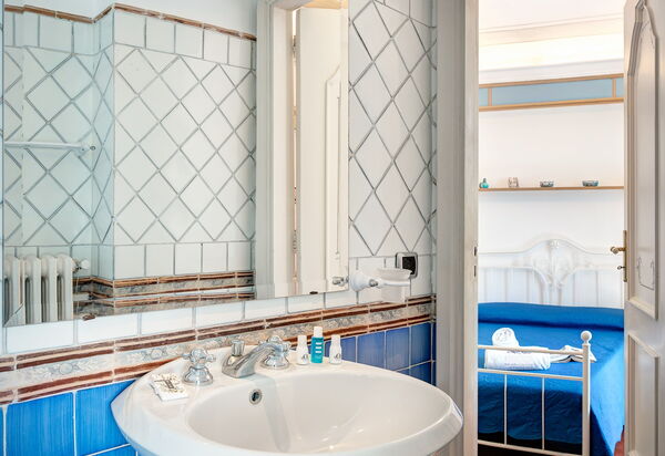 Palazzo Villa Dei Nobili: palazzo-villa-dei-nobili-santa-agata-sui-due-golfi-villa-bagno