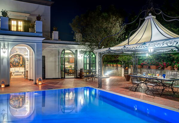 Palazzo Villa Dei Nobili: palazzo-villa-dei-nobili-santa-agata-sui-due-golfi-villa-esterno