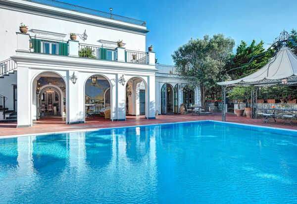 Palazzo Villa Dei Nobili: palazzo-villa-dei-nobili-santa-agata-sui-due-golfi-villa-piscina