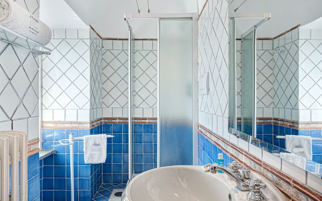 Palazzo Villa Dei Nobili: palazzo-villa-dei-nobili-santa-agata-sui-due-golfi-villa-bagno