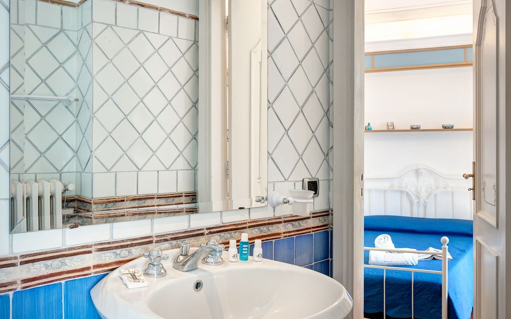 Palazzo Villa Dei Nobili: palazzo-villa-dei-nobili-santa-agata-sui-due-golfi-villa-bagno