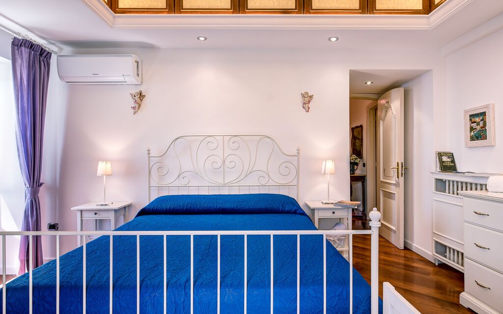 Palazzo Villa Dei Nobili: palazzo-villa-dei-nobili-santa-agata-sui-due-golfi-villa-camera-da-letto