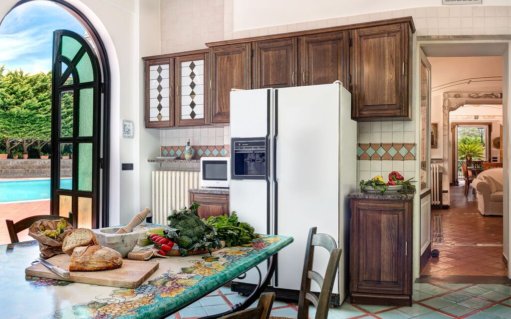 Palazzo Villa Dei Nobili: palazzo-villa-dei-nobili-santa-agata-sui-due-golfi-villa-cucina