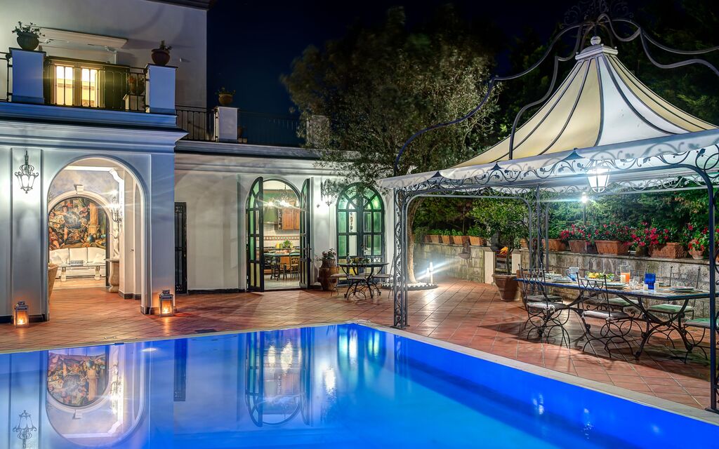 Palazzo Villa Dei Nobili: palazzo-villa-dei-nobili-santa-agata-sui-due-golfi-villa-esterno