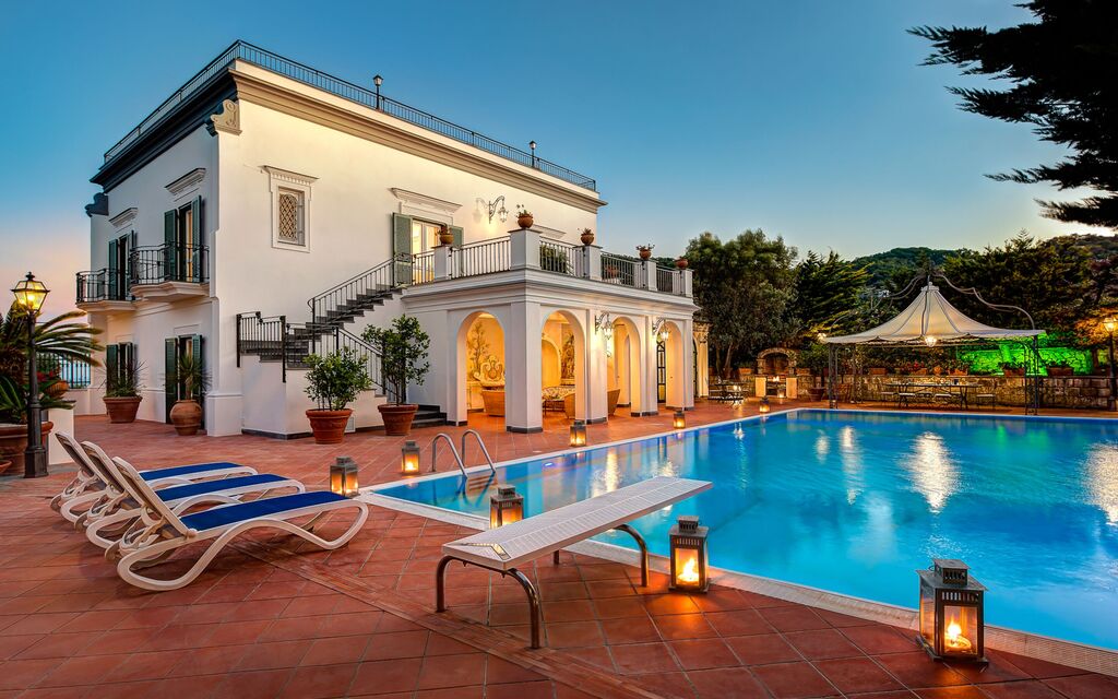 Palazzo Villa Dei Nobili: palazzo-villa-dei-nobili-santa-agata-sui-due-golfi-villa-esterno