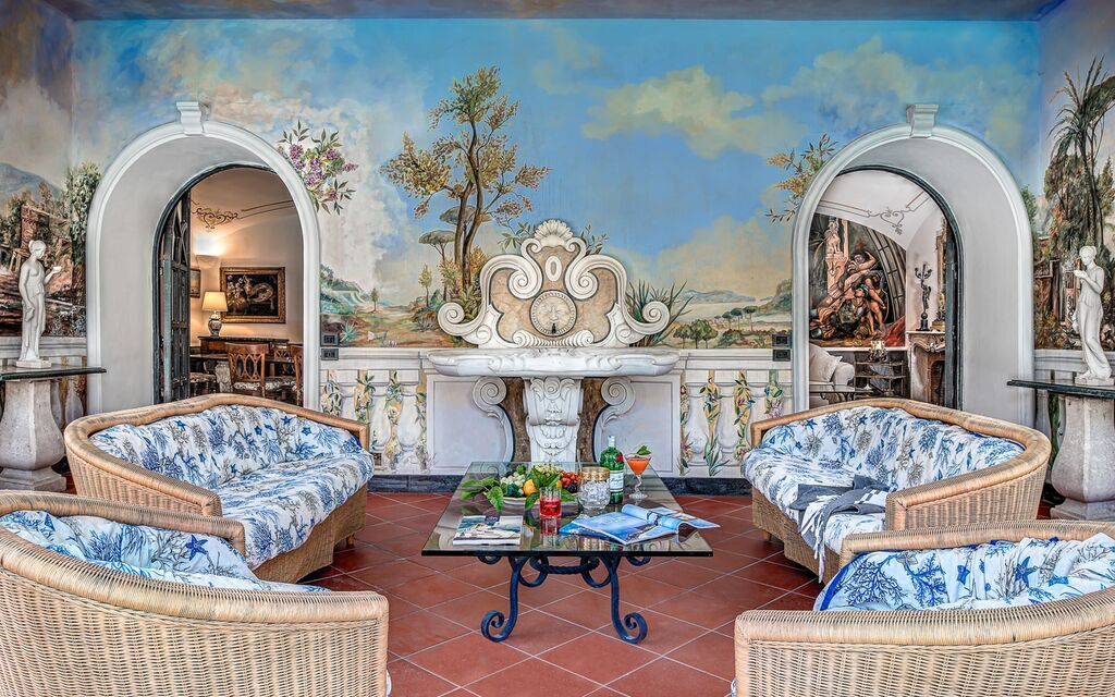 Palazzo Villa Dei Nobili: palazzo-villa-dei-nobili-santa-agata-sui-due-golfi-villa-patio