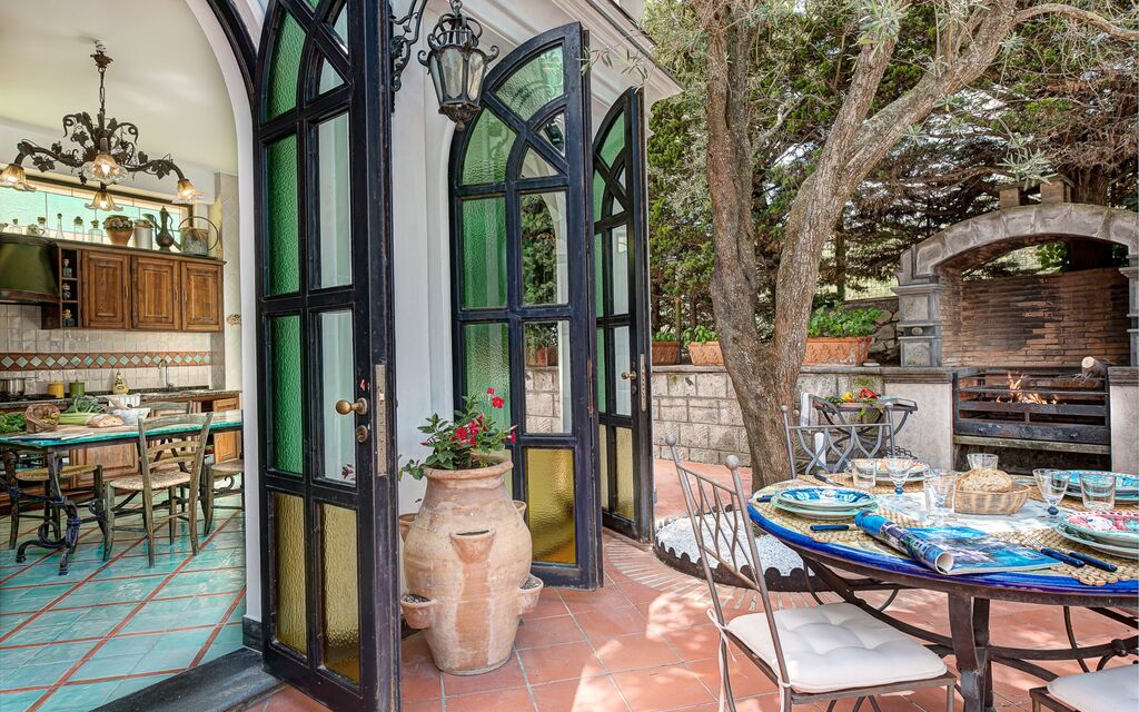 Palazzo Villa Dei Nobili: palazzo-villa-dei-nobili-santa-agata-sui-due-golfi-villa-patio