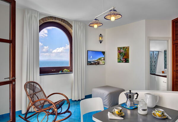 Appartamento Lobra: appartamento-lobra-massa-lubrense-appartamento-soggiorno