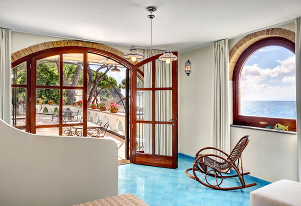 Appartamento Lobra: appartamento-lobra-massa-lubrense-appartamento-soggiorno