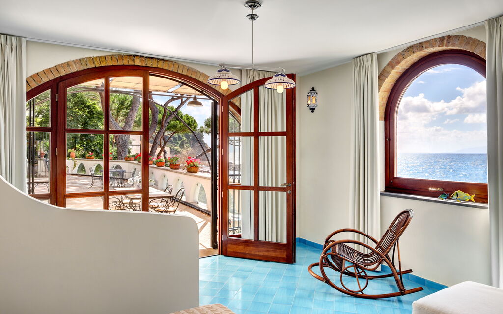 Appartamento Lobra: appartamento-lobra-massa-lubrense-apartment-living-room