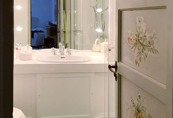 Villa Prestige '50: villa-prestige-50-capri-villa-bathroom