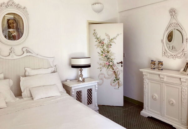 Villa Prestige '50: villa-prestige-50-capri-villa-bedroom