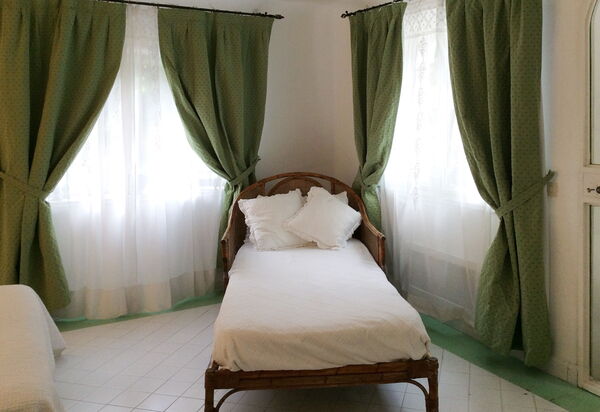 Villa Prestige '50: villa-prestige-50-capri-villa-bedroom