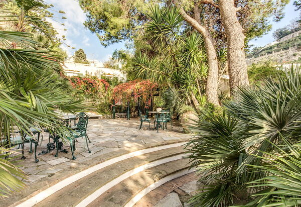 Villa Prestige '50: villa-prestige-50-capri-villa-garden