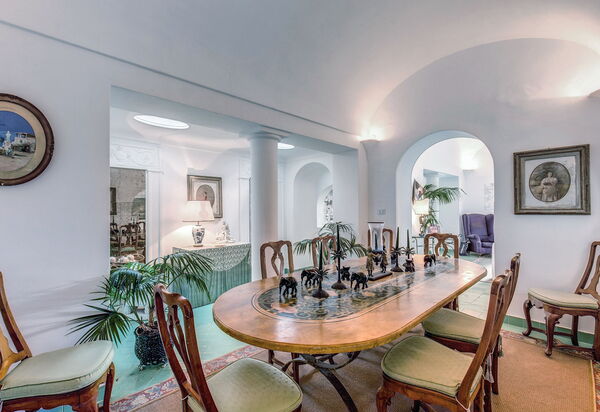 Villa Prestige '50: villa-prestige-50-capri-villa-dining-room
