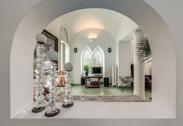 Villa Prestige '50: villa-prestige-50-capri-villa-living-room