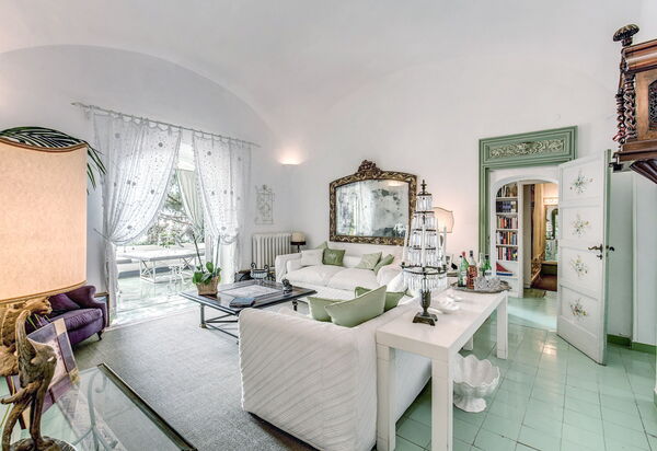 Villa Prestige '50: villa-prestige-50-capri-villa-living-room