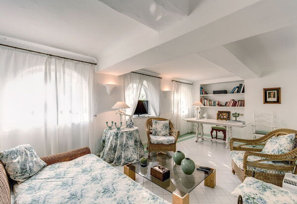 Villa Prestige '50: villa-prestige-50-capri-villa-living-room