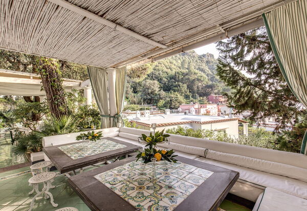 Villa Prestige '50: villa-prestige-50-capri-villa-terrace