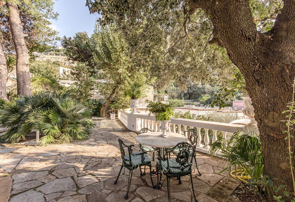 Villa Prestige '50: villa-prestige-50-capri-villa-terrace