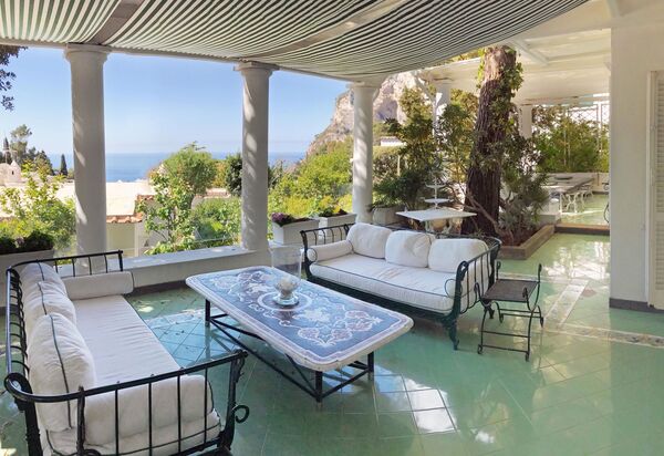 Villa Prestige '50: villa-prestige-50-capri-villa-terrace