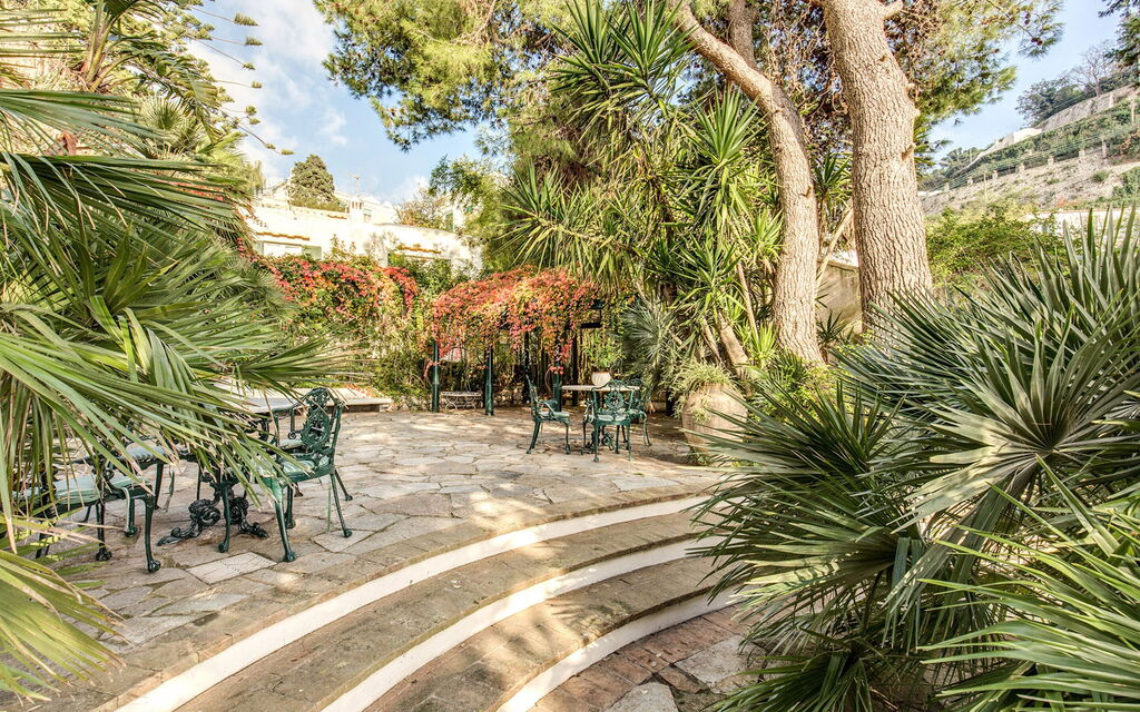 Villa Prestige '50: villa-prestige-50-capri-villa-giardino