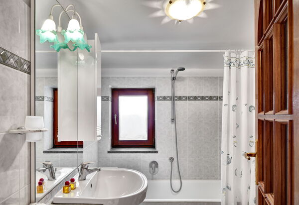 La Villa Dell'olio: la-villa-dell-olio-massa-lubrense-villa-bagno