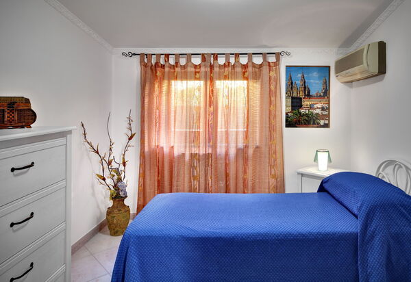 La Villa Dell'olio: la-villa-dell-olio-massa-lubrense-villa-camera-da-letto