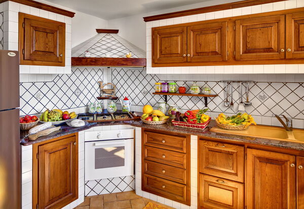 La Villa Dell'olio: la-villa-dell-olio-massa-lubrense-villa-cucina