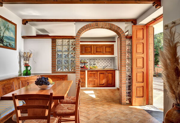 La Villa Dell'olio: la-villa-dell-olio-massa-lubrense-villa-sala-da-pranzo