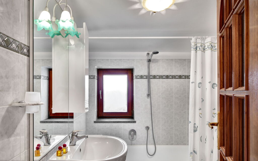 La Villa Dell'olio: la-villa-dell-olio-massa-lubrense-villa-bagno