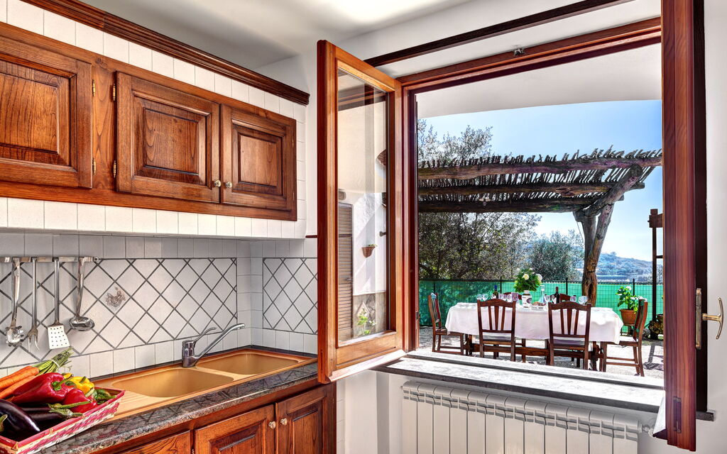 La Villa Dell'olio: la-villa-dell-olio-massa-lubrense-villa-cucina