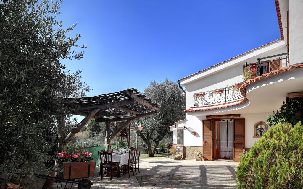 La Villa Dell'olio: la-villa-dell-olio-massa-lubrense-villa-esterno