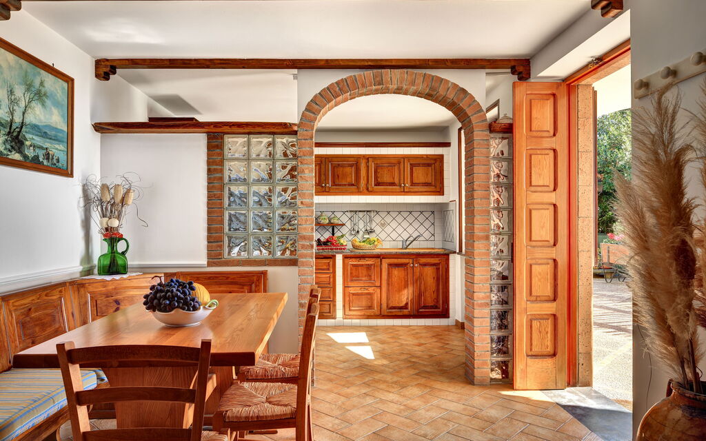 La Villa Dell'olio: la-villa-dell-olio-massa-lubrense-villa-sala-da-pranzo