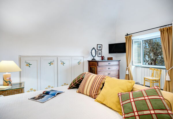 Country Lemonvilla: country-lemonvilla-massa-lubrense-villa-bedroom