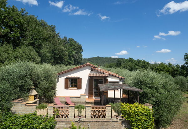 Villa Riparbella: Autunno, Balcone / Terrazza / Patio, Entrata Principale, Estate, Esterni, Primavera