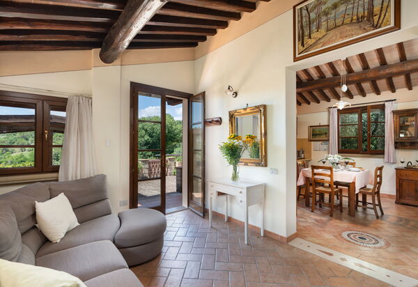 Villa Riparbella: Autunno, Entrata Principale, Estate, Primavera, Soggiorno