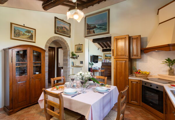 Villa Riparbella: Autunno, Camera da letto, Cucina, Estate, Primavera, Soggiorno