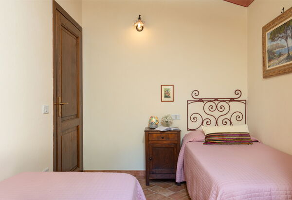 Villa Riparbella: Autunno, Camera da letto, Estate, Primavera