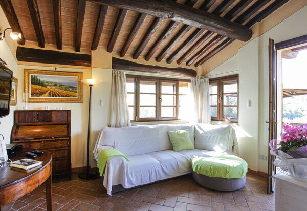 Villa Riparbella: Autunno, Entrata Principale, Estate, Primavera, Soggiorno