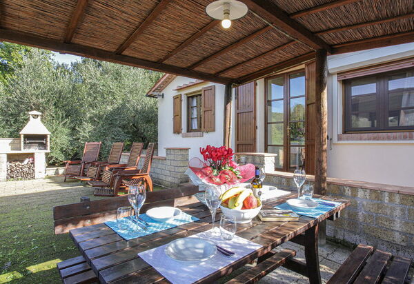 Villa Riparbella: all'aperto, Autunno, Balcone / Terrazza / Patio, Estate, Esterni, Primavera