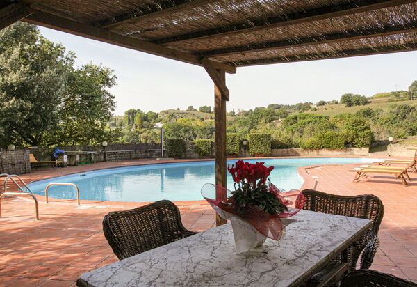 Villa Riparbella: Autunno, Estate, Esterni, Piscina, Primavera