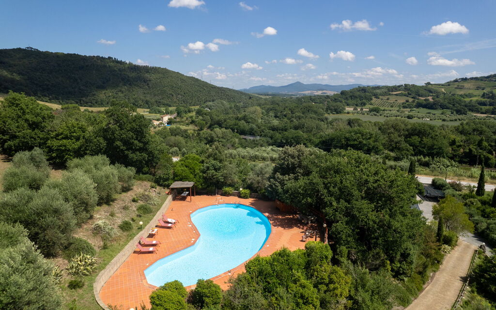 Villa Riparbella: Autumn, Building Exterior, Pool, Spring, Summer