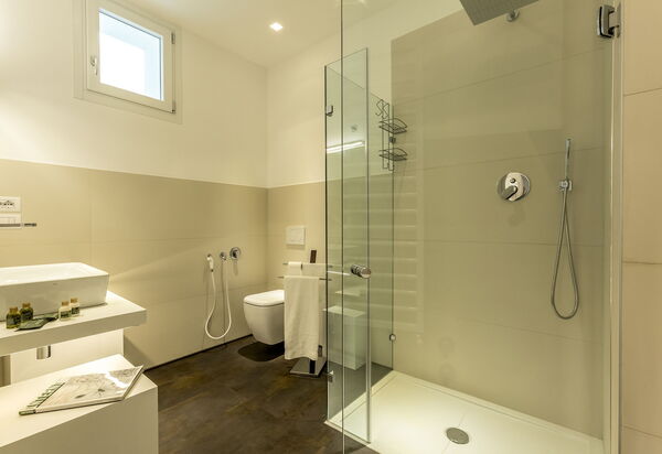 Il Casolare Della Natura: il-casolare-della-natura-assisi-villa-bathroom