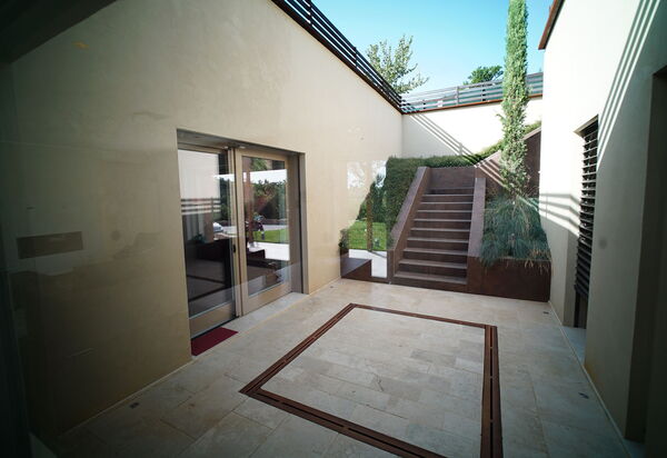 Il Casolare Della Natura: il-casolare-della-natura-assisi-villa-entrance