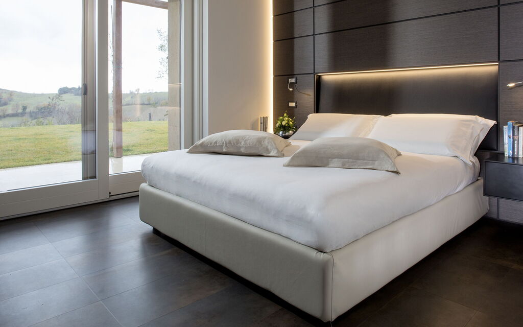 Il Casolare Della Natura: il-casolare-della-natura-assisi-villa-bedroom