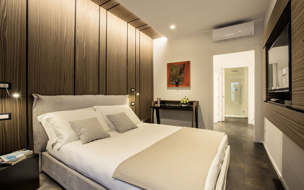 Il Casolare Della Natura: il-casolare-della-natura-assisi-villa-bedroom