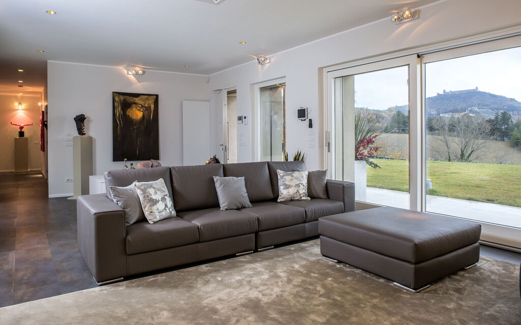 Il Casolare Della Natura: il-casolare-della-natura-assisi-villa-living-room